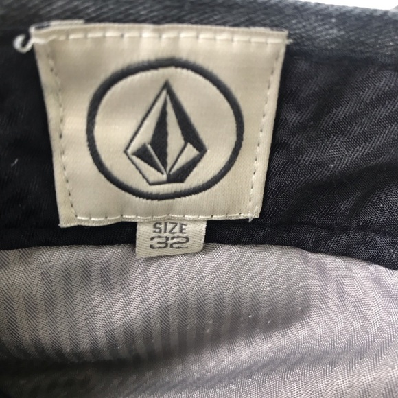 Volcom size 32 gray men’s shorts side pocket logo on back of leg - Picture 3 of 10